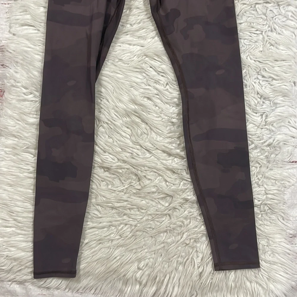 ALO Yoga High-Waist Vapor Leggings in Coco Camo